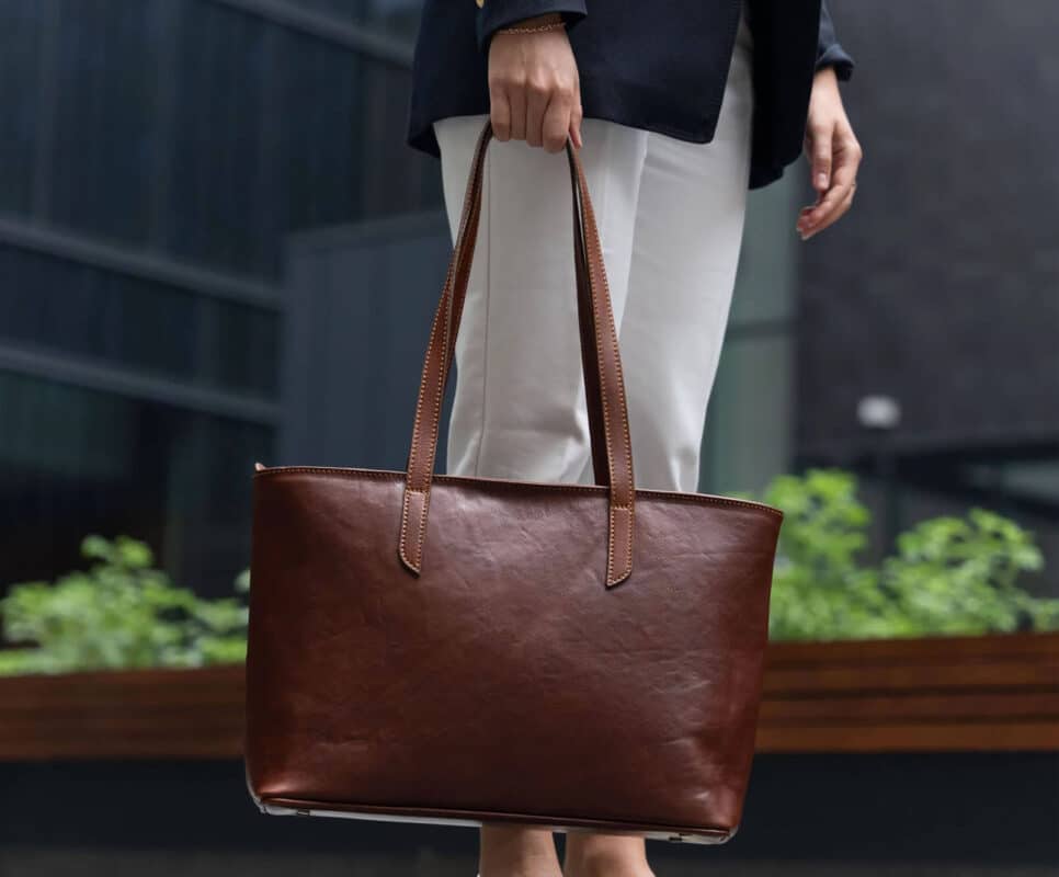 What Are the Must-Have Features of Large Leather Handbags?