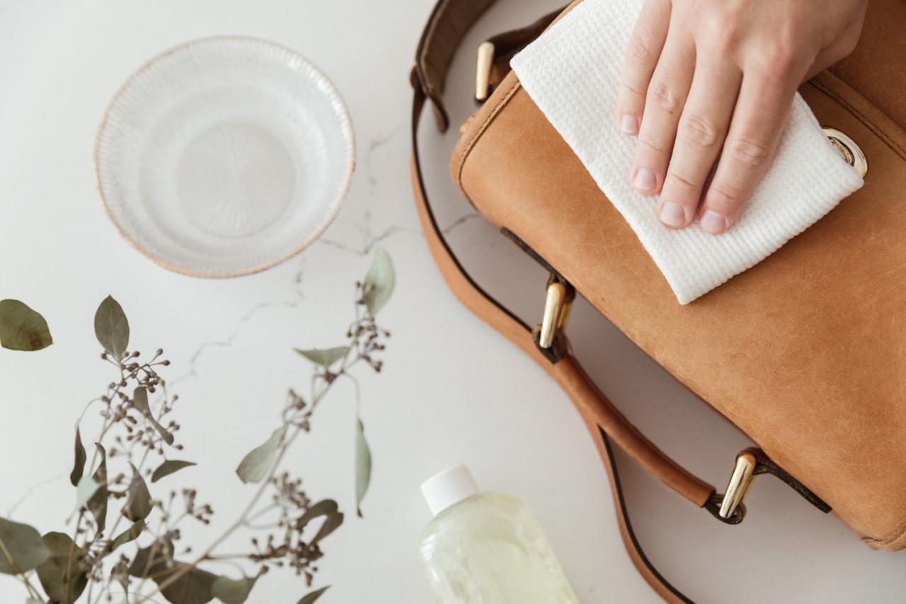 How to Clean a Leather Purse